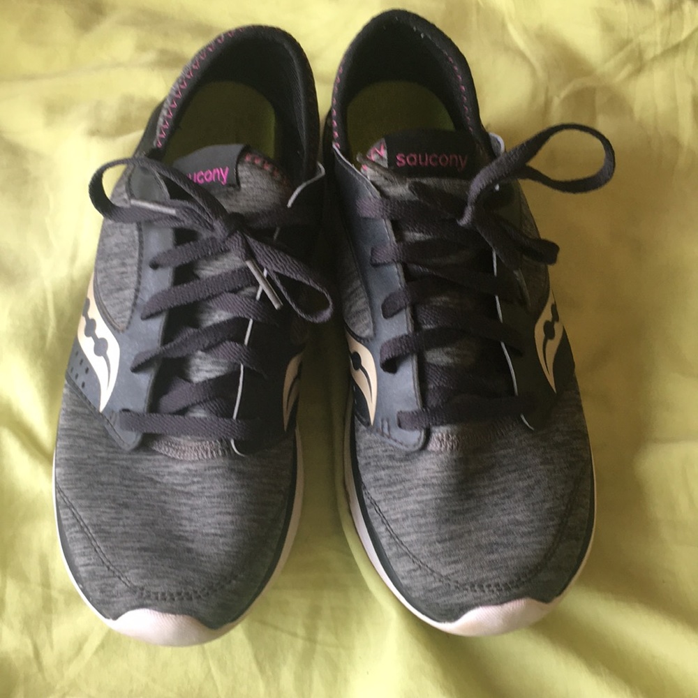 SAUCONY KINETA RELAY RUNNING SHOES Women's 8